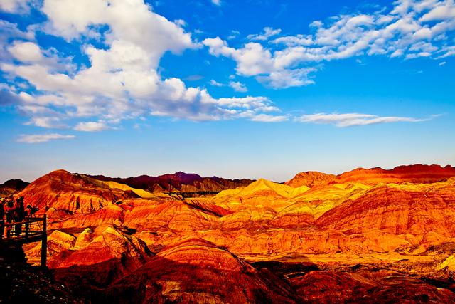 甘肃小城,阳光下的温馨日常