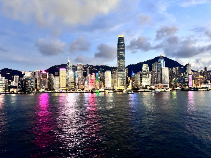 香港，全球化浪潮中的特色发展轨迹