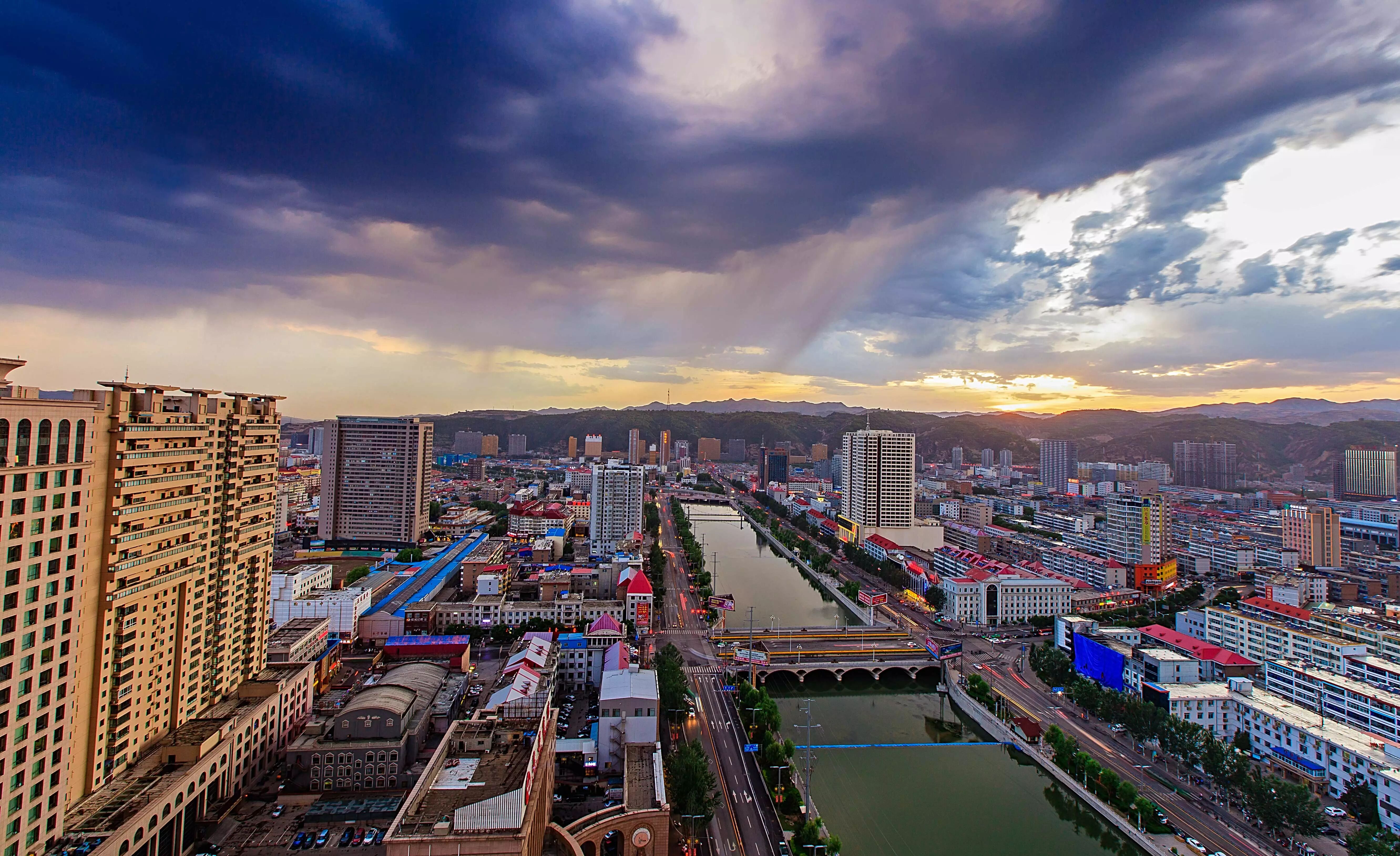 吕梁，铁骨铮铮的英雄传奇之旅